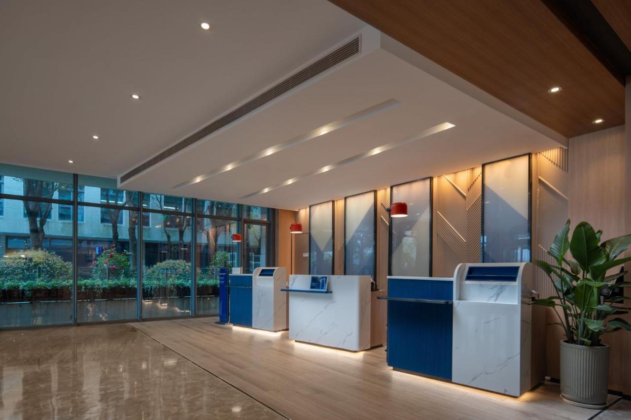 Holiday Inn Express Shanghai Pujiang, an IHG Hotel Bagian luar foto
