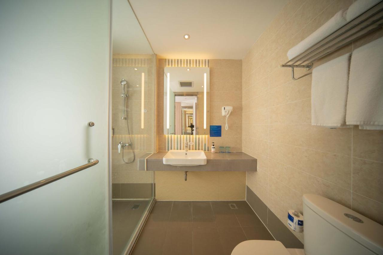 Holiday Inn Express Shanghai Pujiang, an IHG Hotel Bagian luar foto