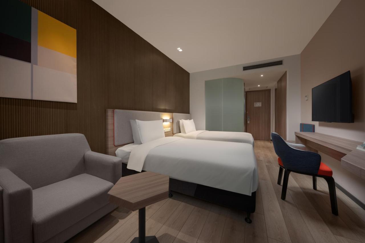 Holiday Inn Express Shanghai Pujiang, an IHG Hotel Bagian luar foto