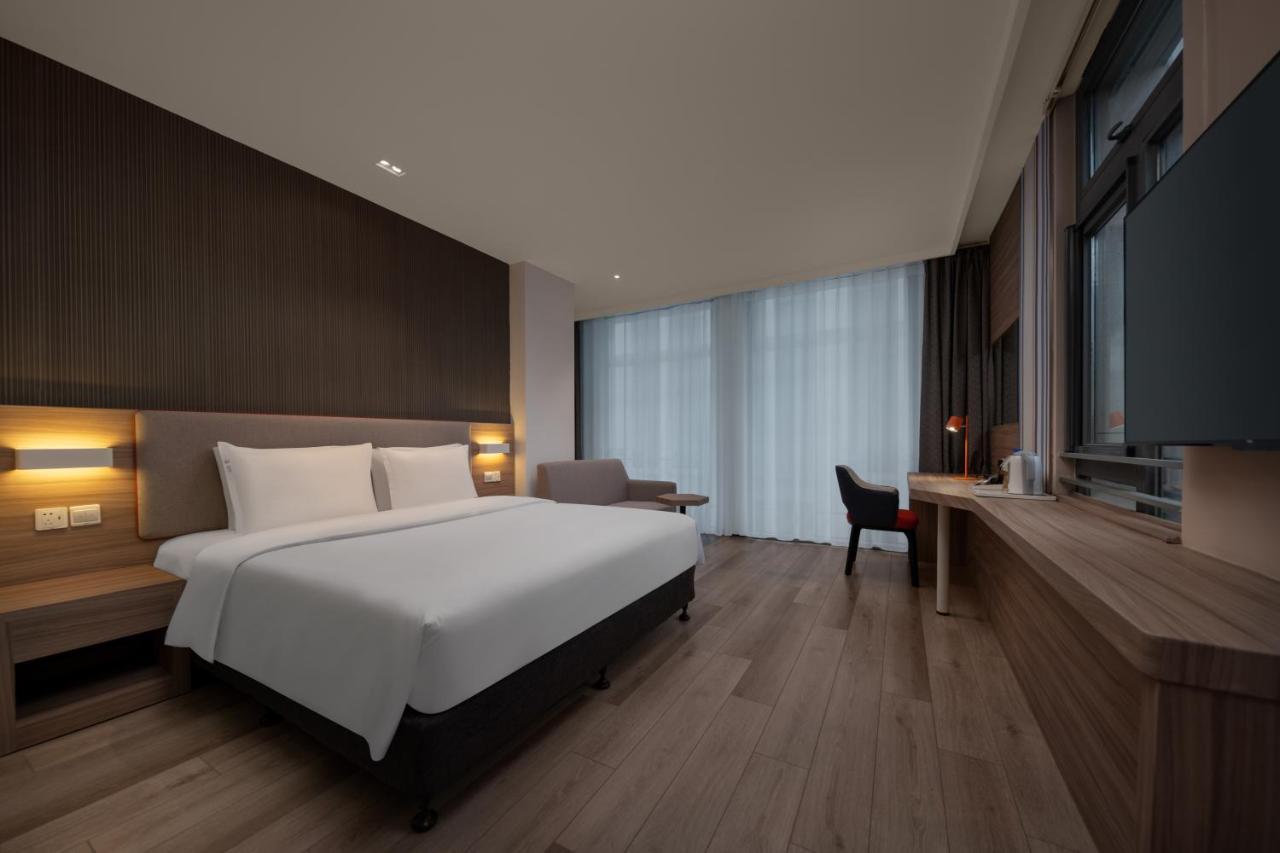 Holiday Inn Express Shanghai Pujiang, an IHG Hotel Bagian luar foto