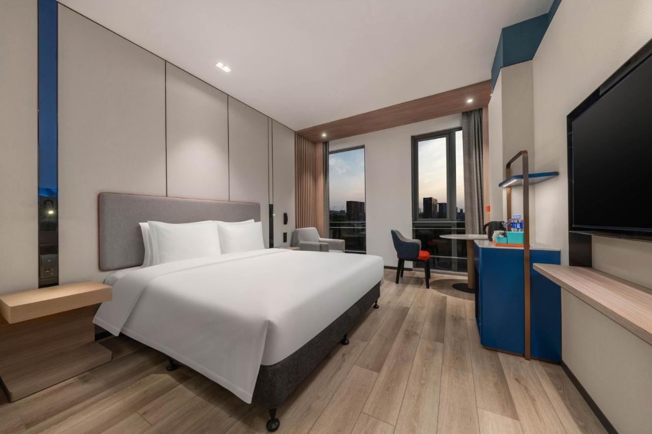 Holiday Inn Express Shanghai Pujiang, an IHG Hotel Bagian luar foto