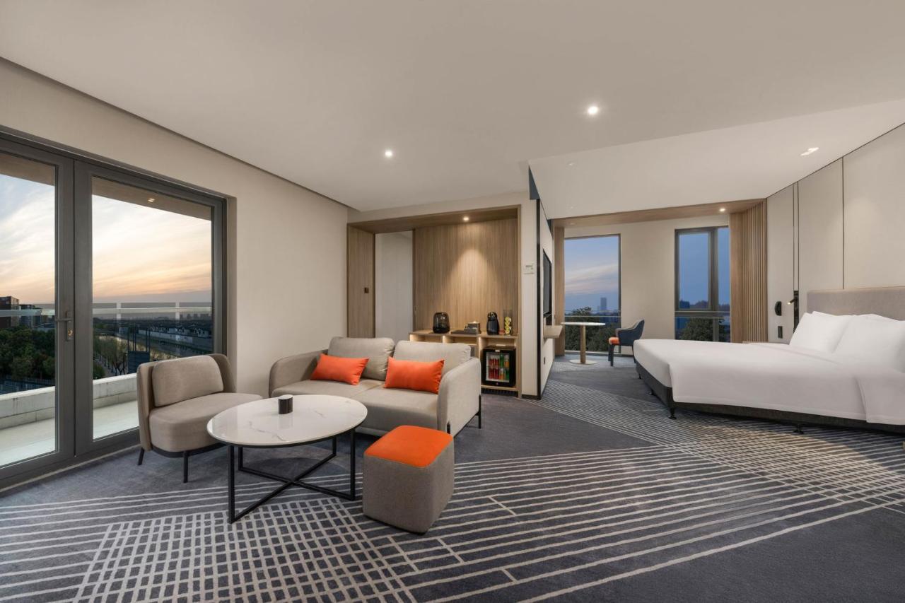 Holiday Inn Express Shanghai Pujiang, an IHG Hotel Bagian luar foto