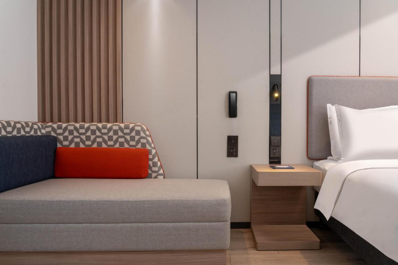 Holiday Inn Express Shanghai Pujiang, an IHG Hotel Bagian luar foto