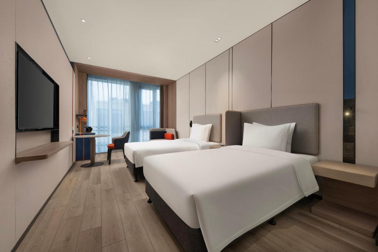 Holiday Inn Express Shanghai Pujiang, an IHG Hotel Bagian luar foto