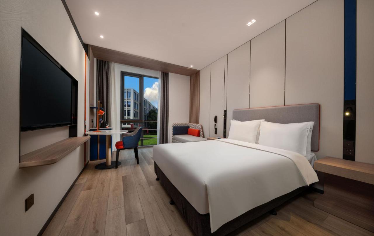 Holiday Inn Express Shanghai Pujiang, an IHG Hotel Bagian luar foto