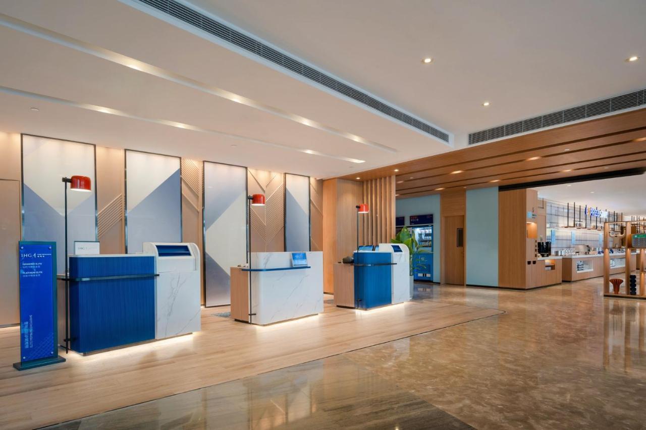 Holiday Inn Express Shanghai Pujiang, an IHG Hotel Bagian luar foto