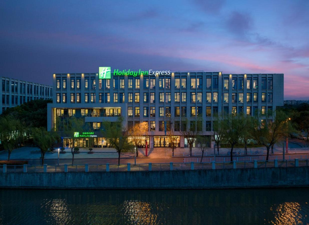 Holiday Inn Express Shanghai Pujiang, an IHG Hotel Bagian luar foto