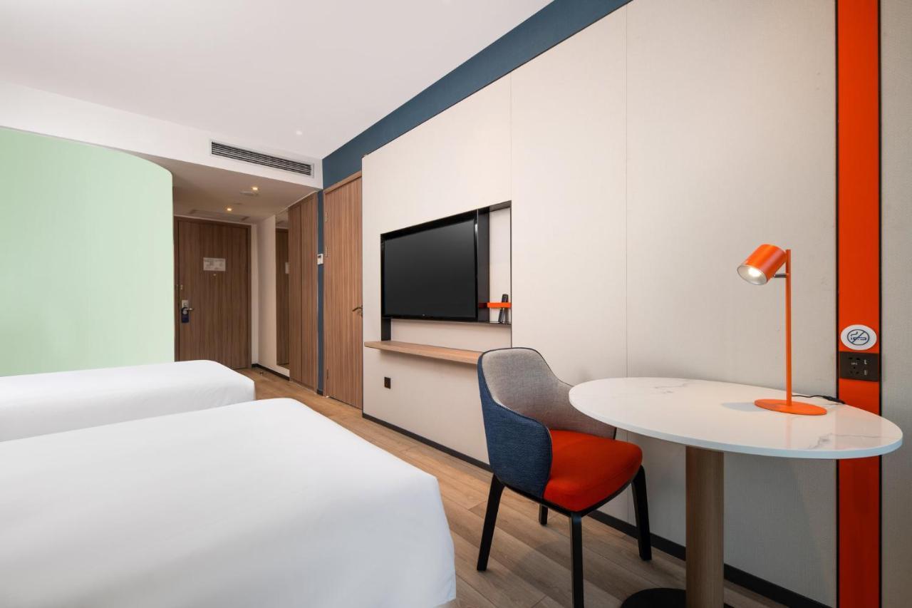Holiday Inn Express Shanghai Pujiang, an IHG Hotel Bagian luar foto