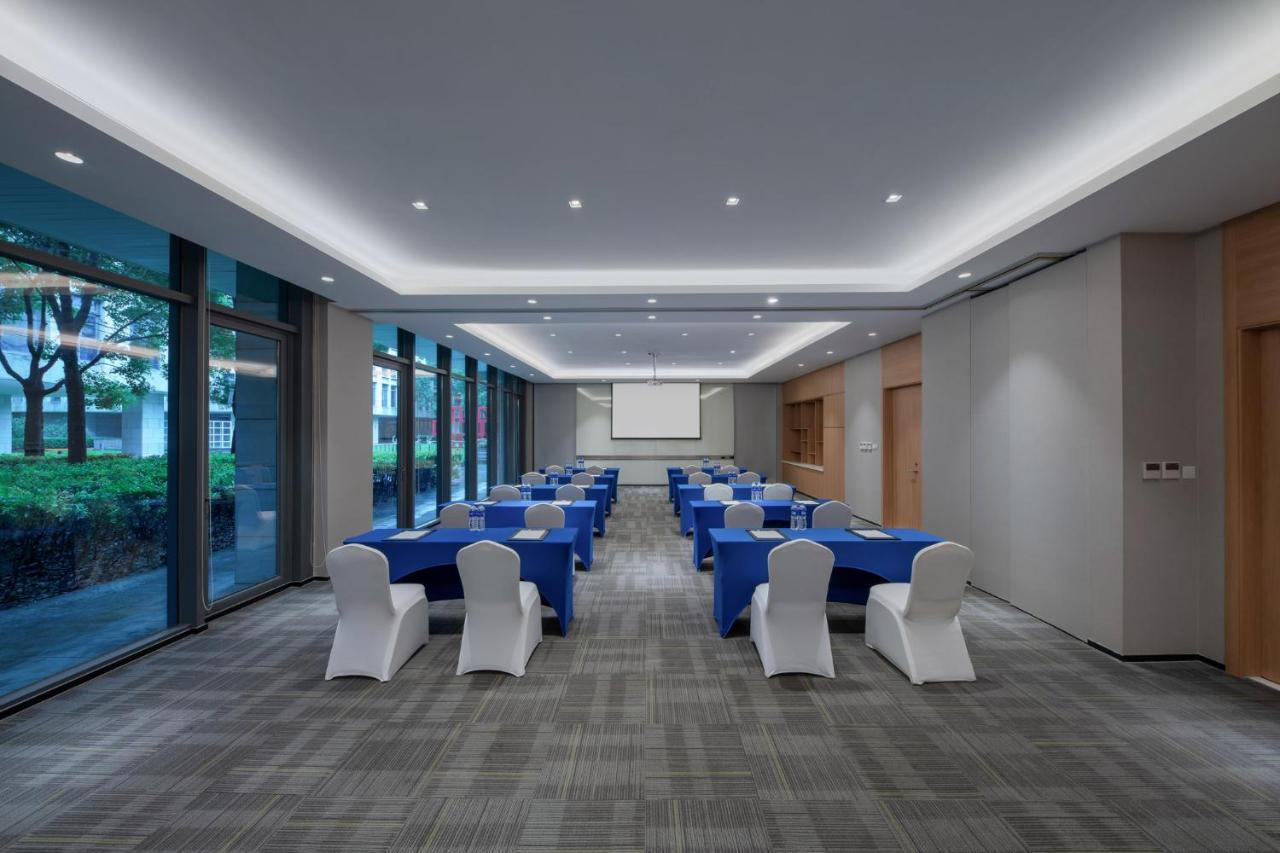 Holiday Inn Express Shanghai Pujiang, an IHG Hotel Bagian luar foto