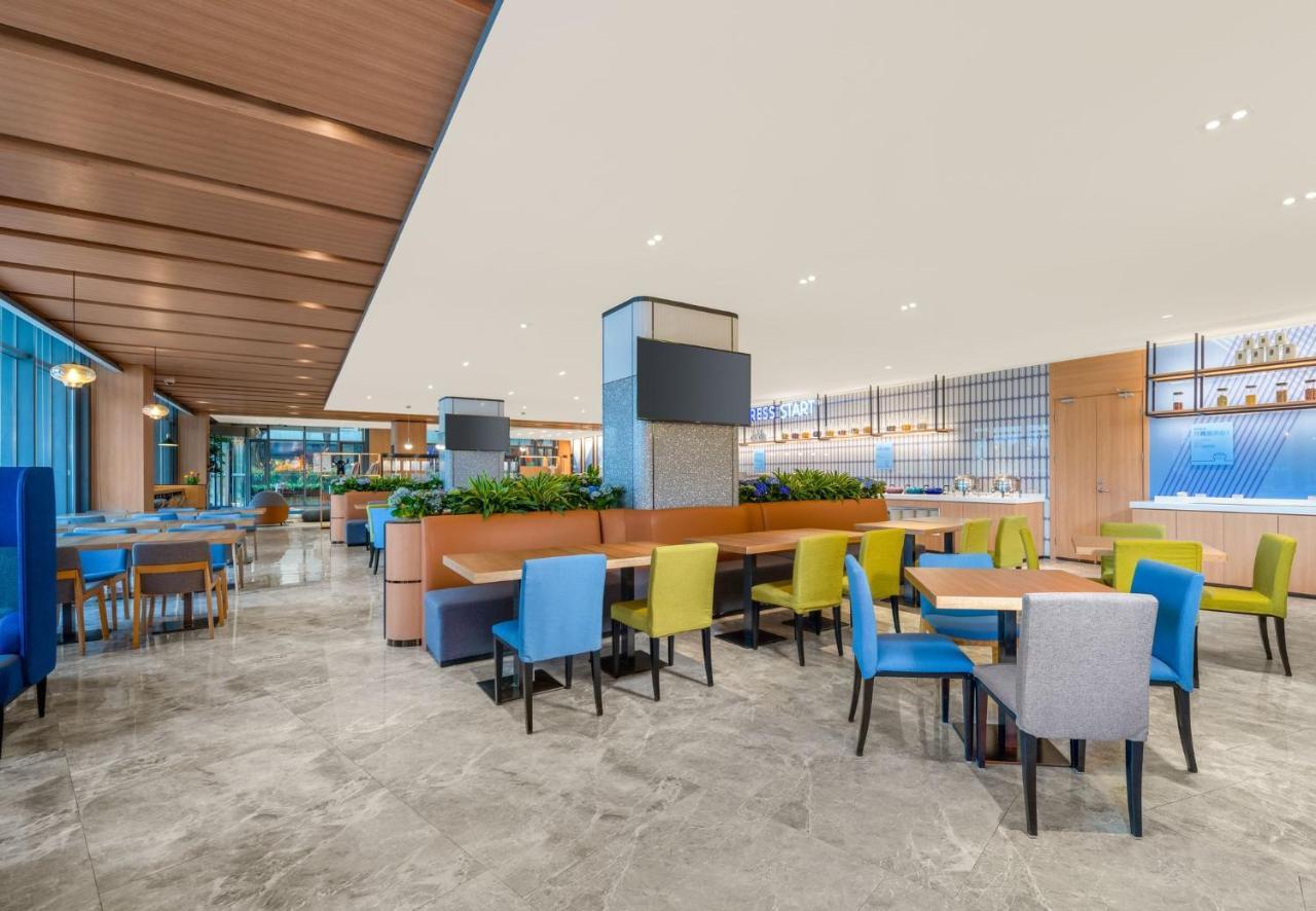 Holiday Inn Express Shanghai Pujiang, an IHG Hotel Bagian luar foto