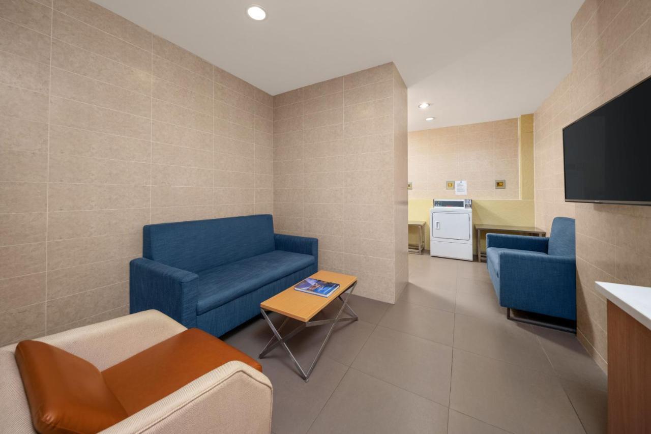 Holiday Inn Express Shanghai Pujiang, an IHG Hotel Bagian luar foto