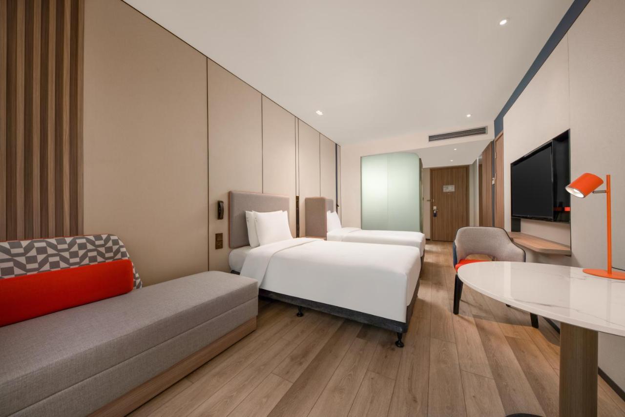 Holiday Inn Express Shanghai Pujiang, an IHG Hotel Bagian luar foto