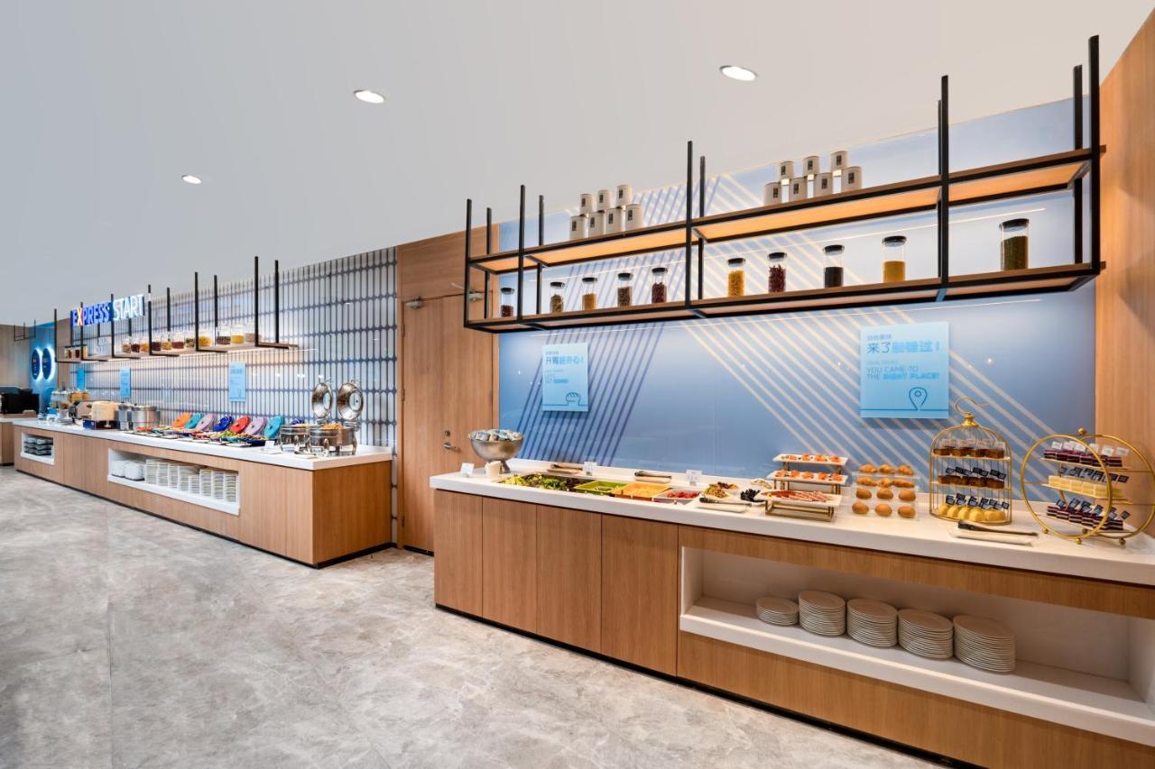 Holiday Inn Express Shanghai Pujiang, an IHG Hotel Bagian luar foto