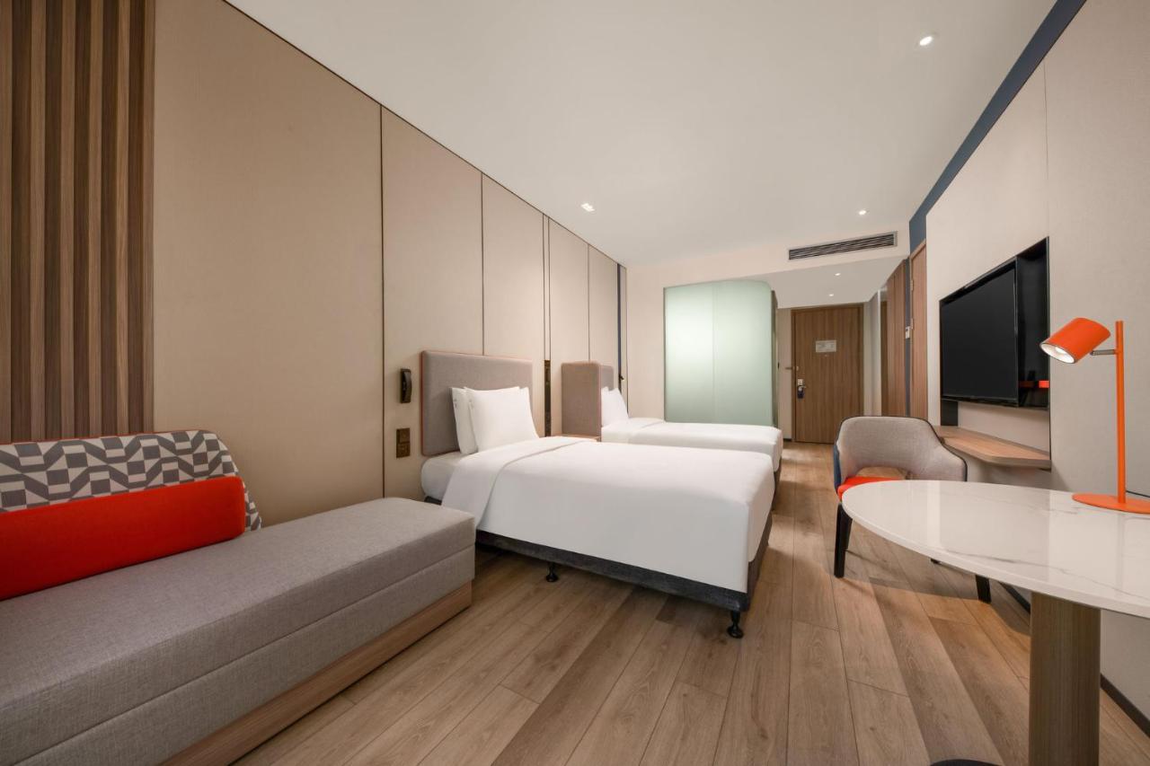 Holiday Inn Express Shanghai Pujiang, an IHG Hotel Bagian luar foto